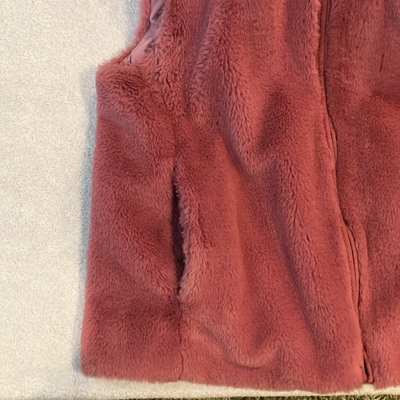 J Crew pink faux fur vest - Picture 5 of 9